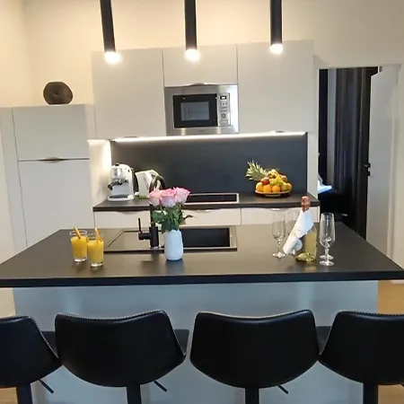 Mandrac With Sea View And Free Parking