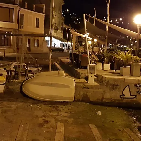 Mandrac With Sea View And Free Parking Διαμέρισμα *