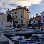 Апартаменты Mandrac With Sea View And Free Parking Опатия