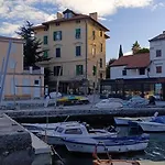Mandrac With Sea View And Free Parking Опатия