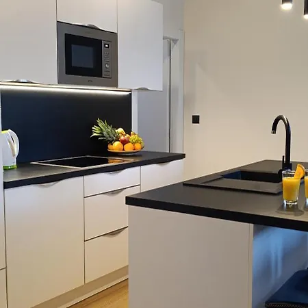 Mandrac With Sea View And Free Parking