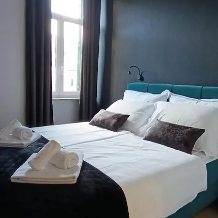 Mandrac With Sea View And Free Parking Apartament