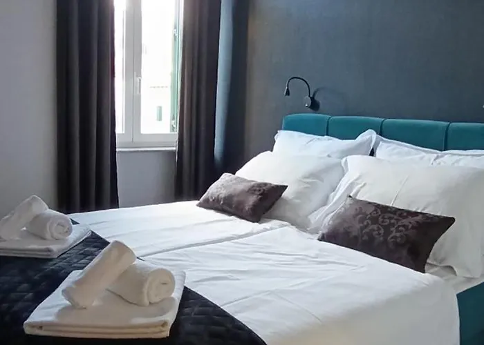 Mandrac With Sea View And Free Parking Apartament