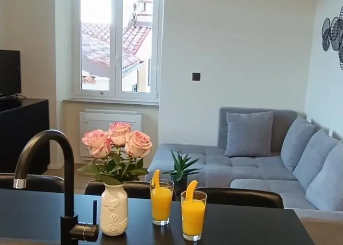 Mandrac With Sea View And Free Parking