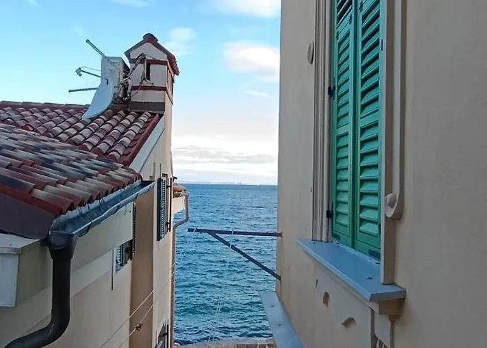 Apartament Mandrac With Sea View And Free Parking