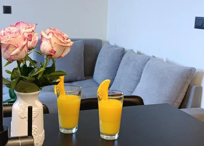 Mandrac With Sea View And Free Parking Apartament *