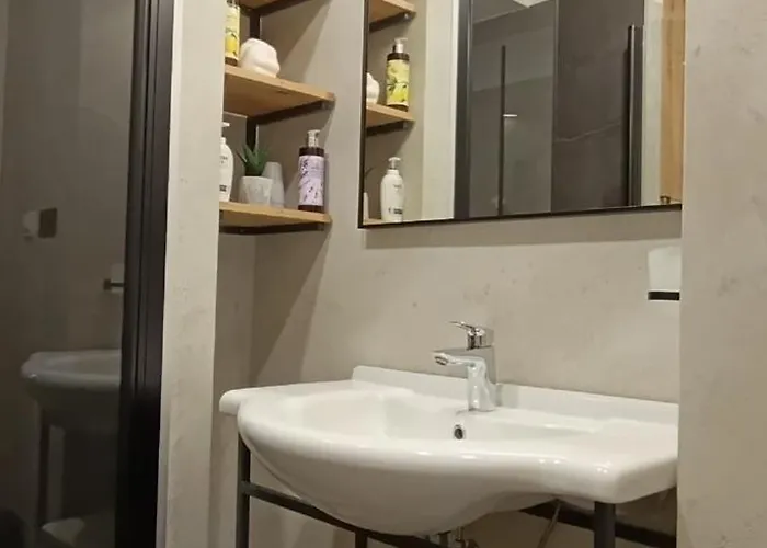 Mandrac With Sea View And Free Parking Apartament