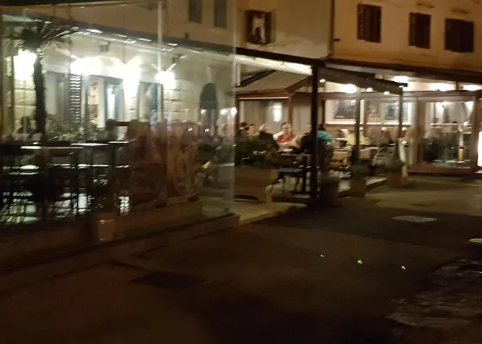 Mandrac With Sea View And Free Parking Apartament *