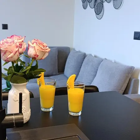 Mandrac With Sea View And Free Parking 아파트 *
