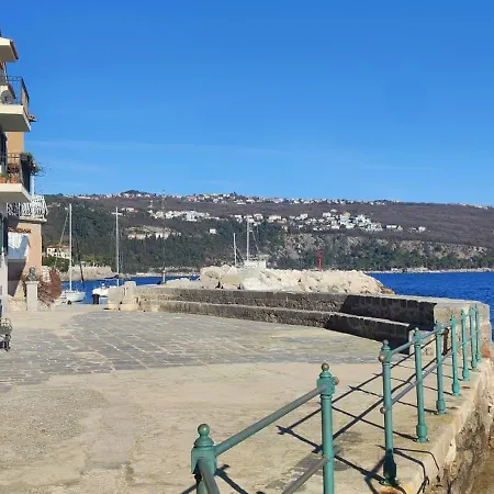 Mandrac With Sea View And Free Parking 아파트 *